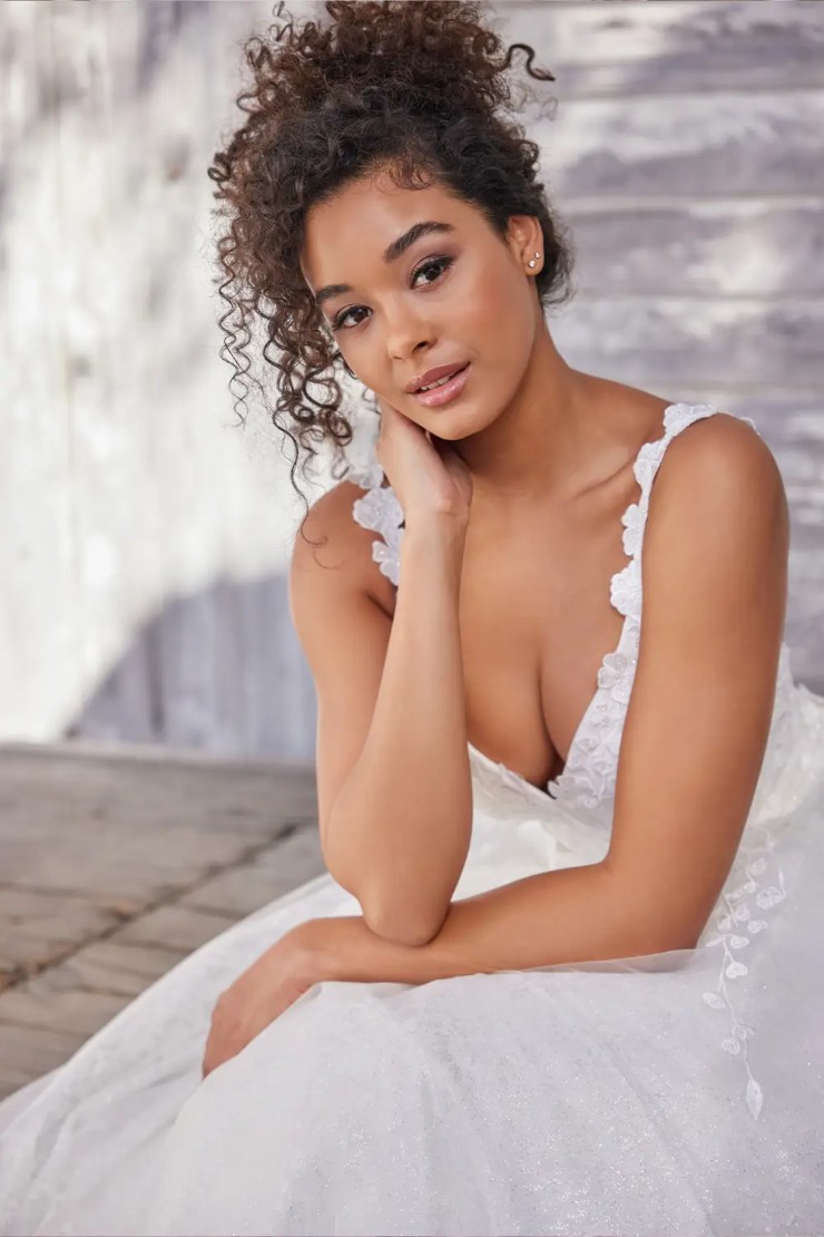 Style CL5157 Colette by Daphne #$3 Diamond White picture